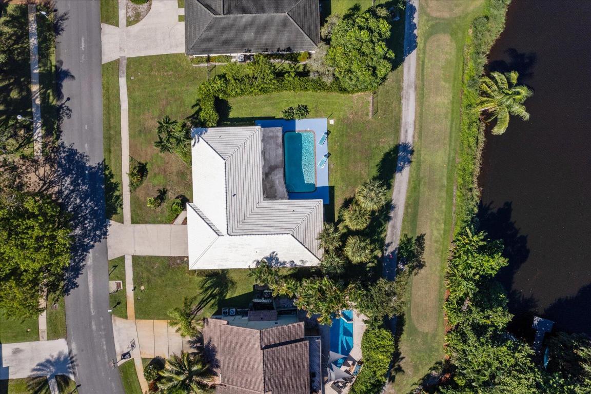 3201 Lakeview Drive