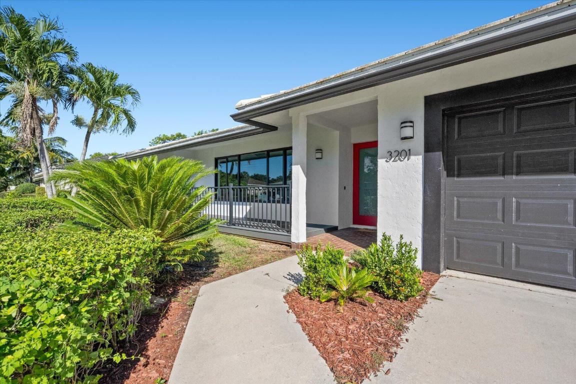 3201 Lakeview Drive