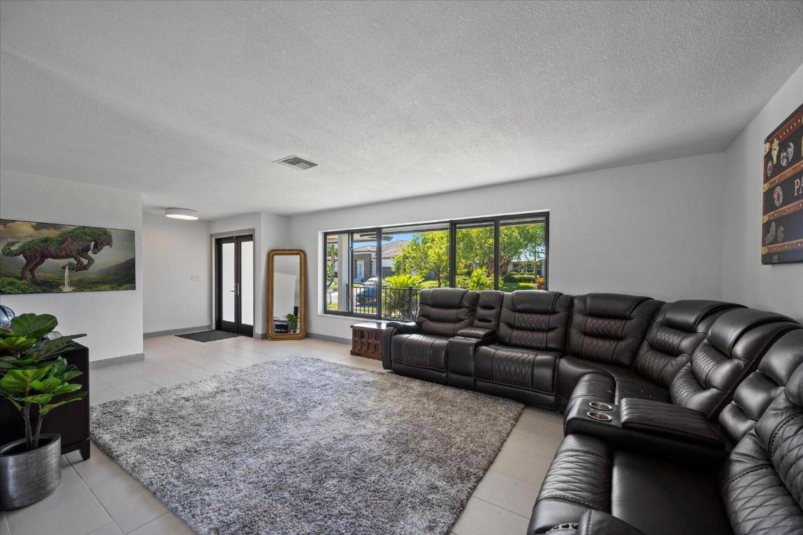 3201 Lakeview Drive