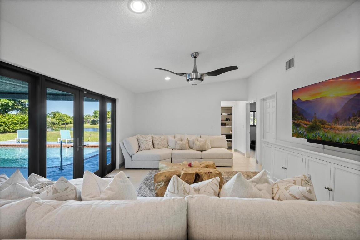 3201 Lakeview Drive
