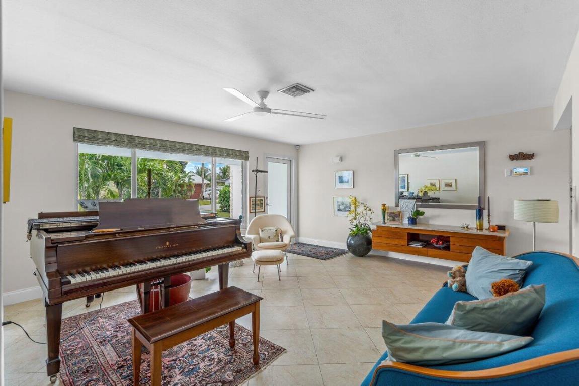 457 SW 4th Avenue