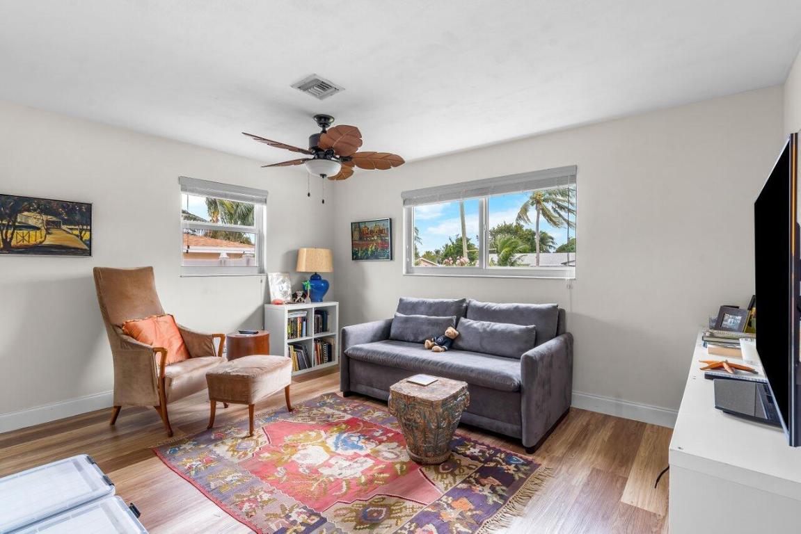 457 SW 4th Avenue
