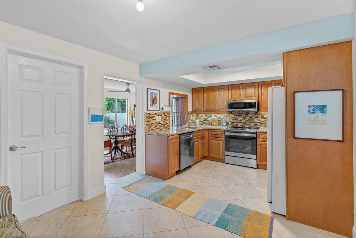 457 SW 4th Avenue