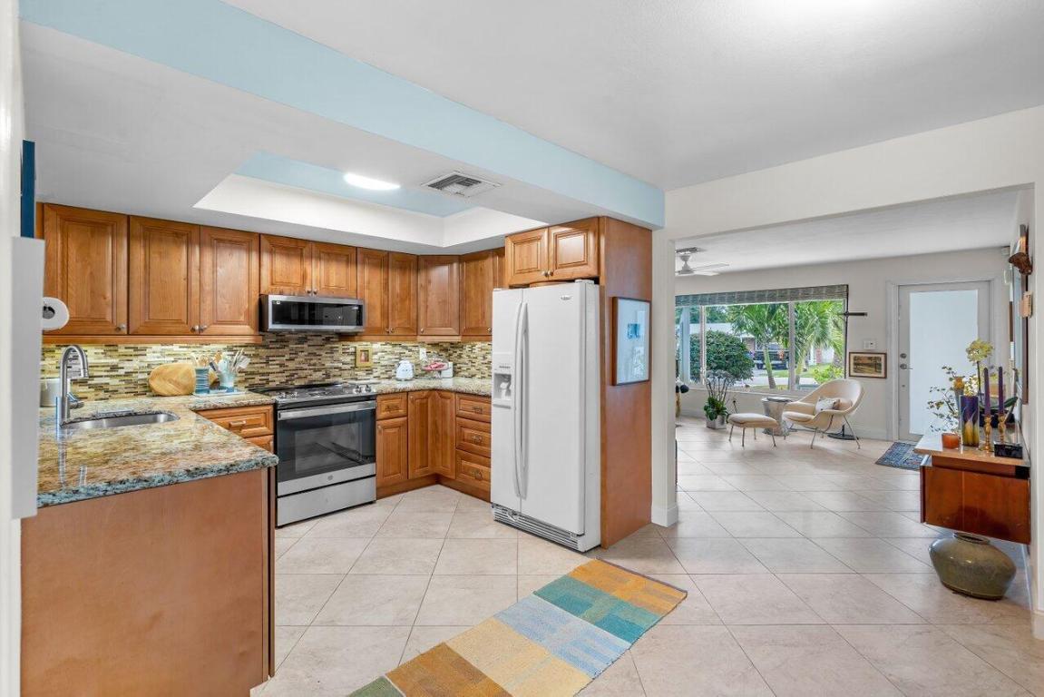 457 SW 4th Avenue