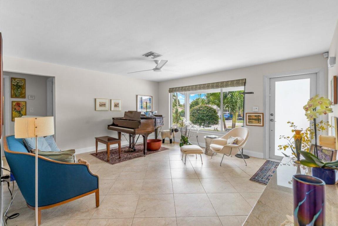457 SW 4th Avenue