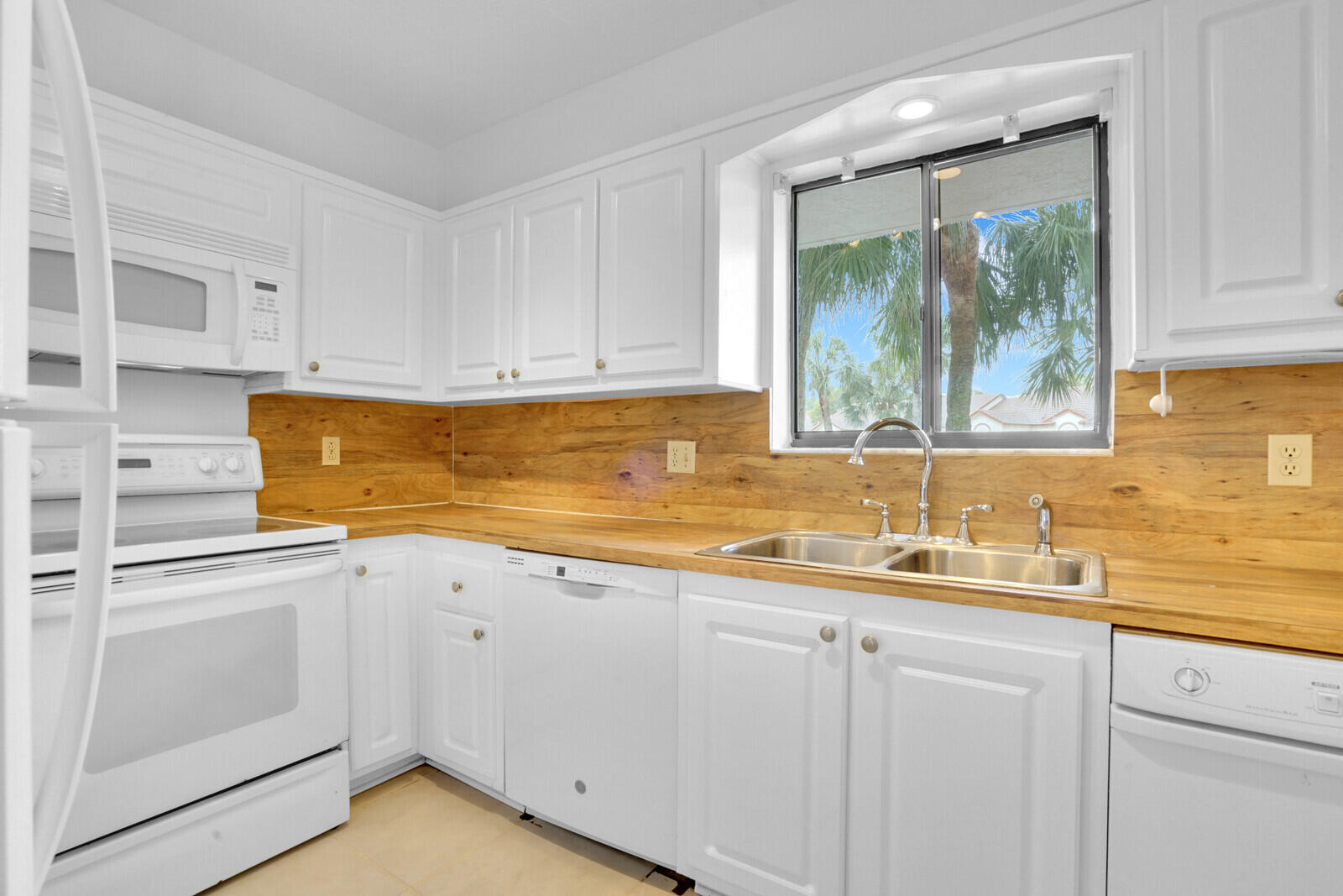 12524 Shoreline Drive 202
