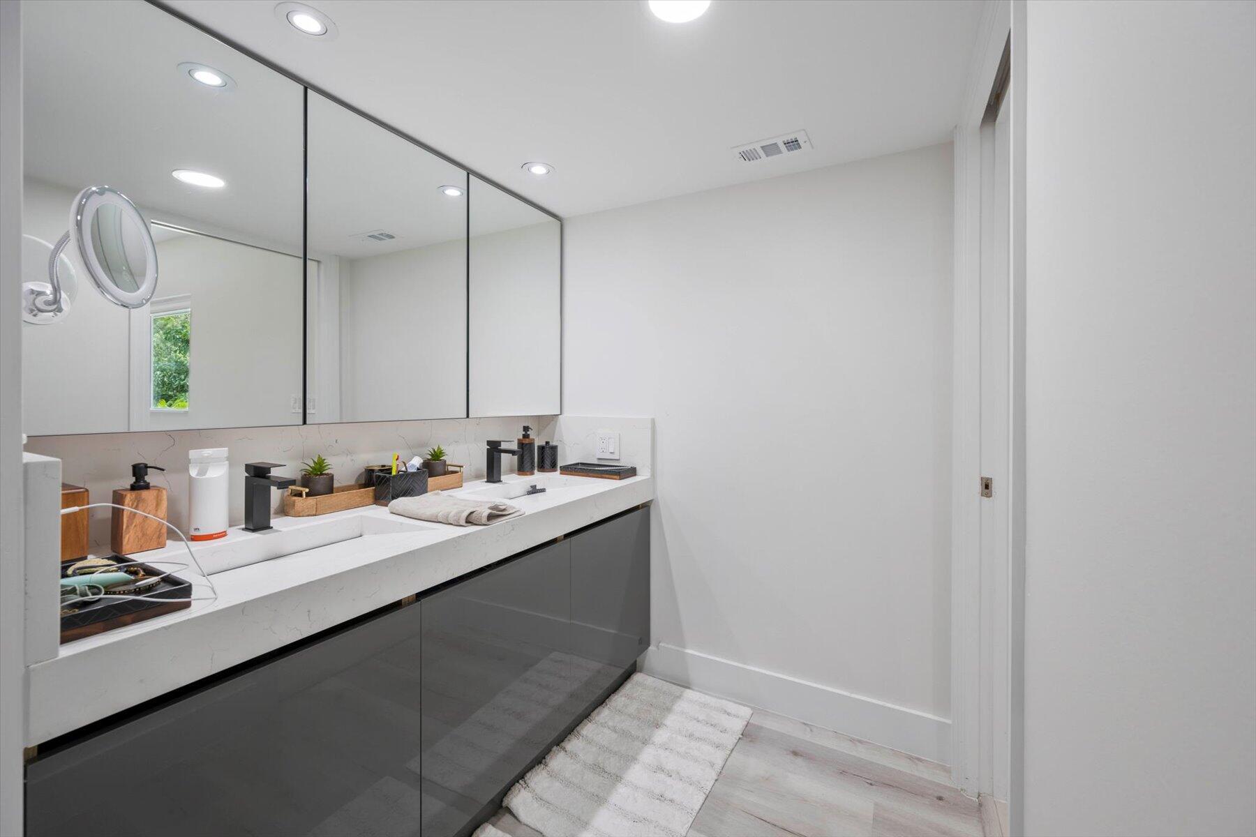 11459 Hawk Hollow