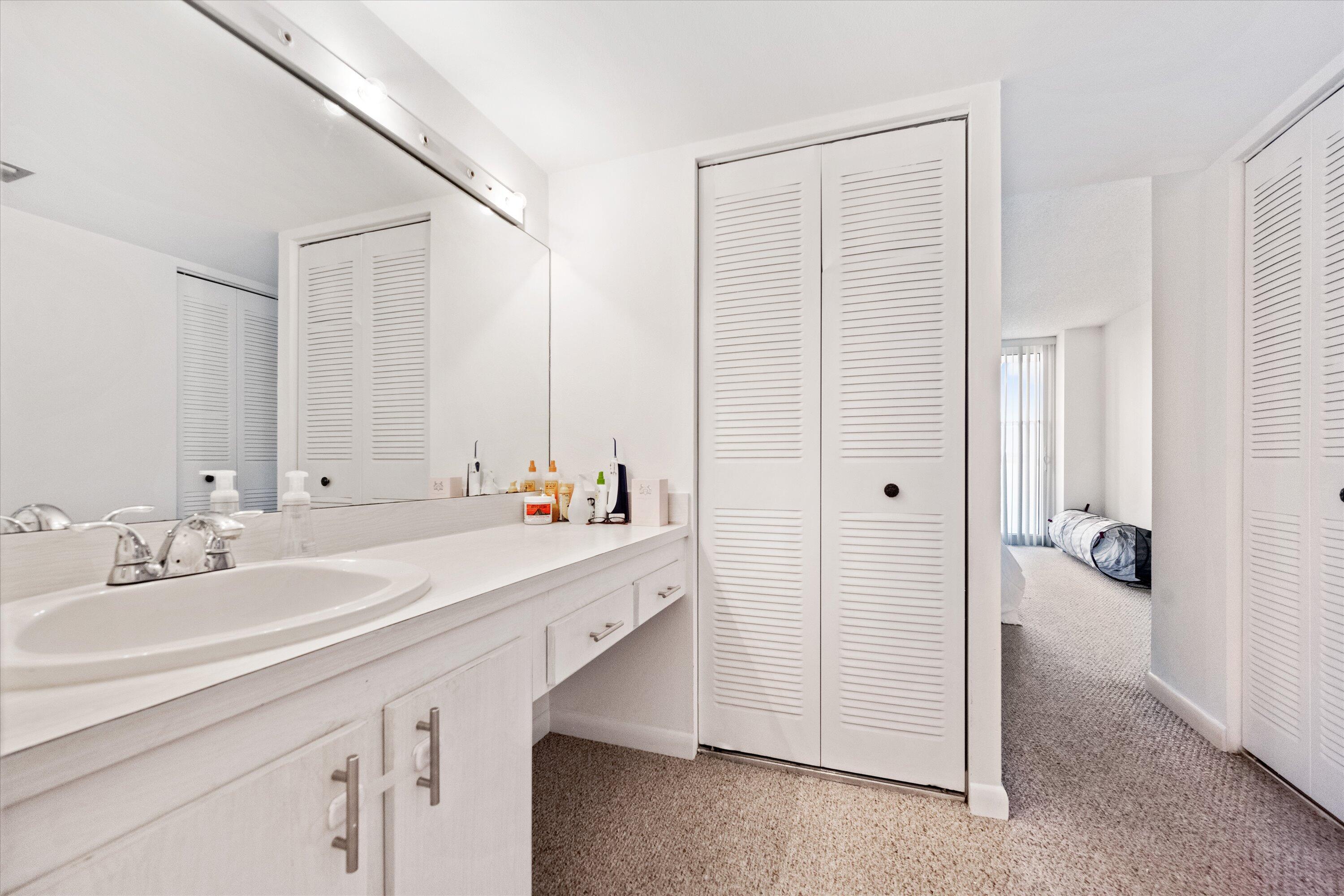 100 Bayview Drive 423