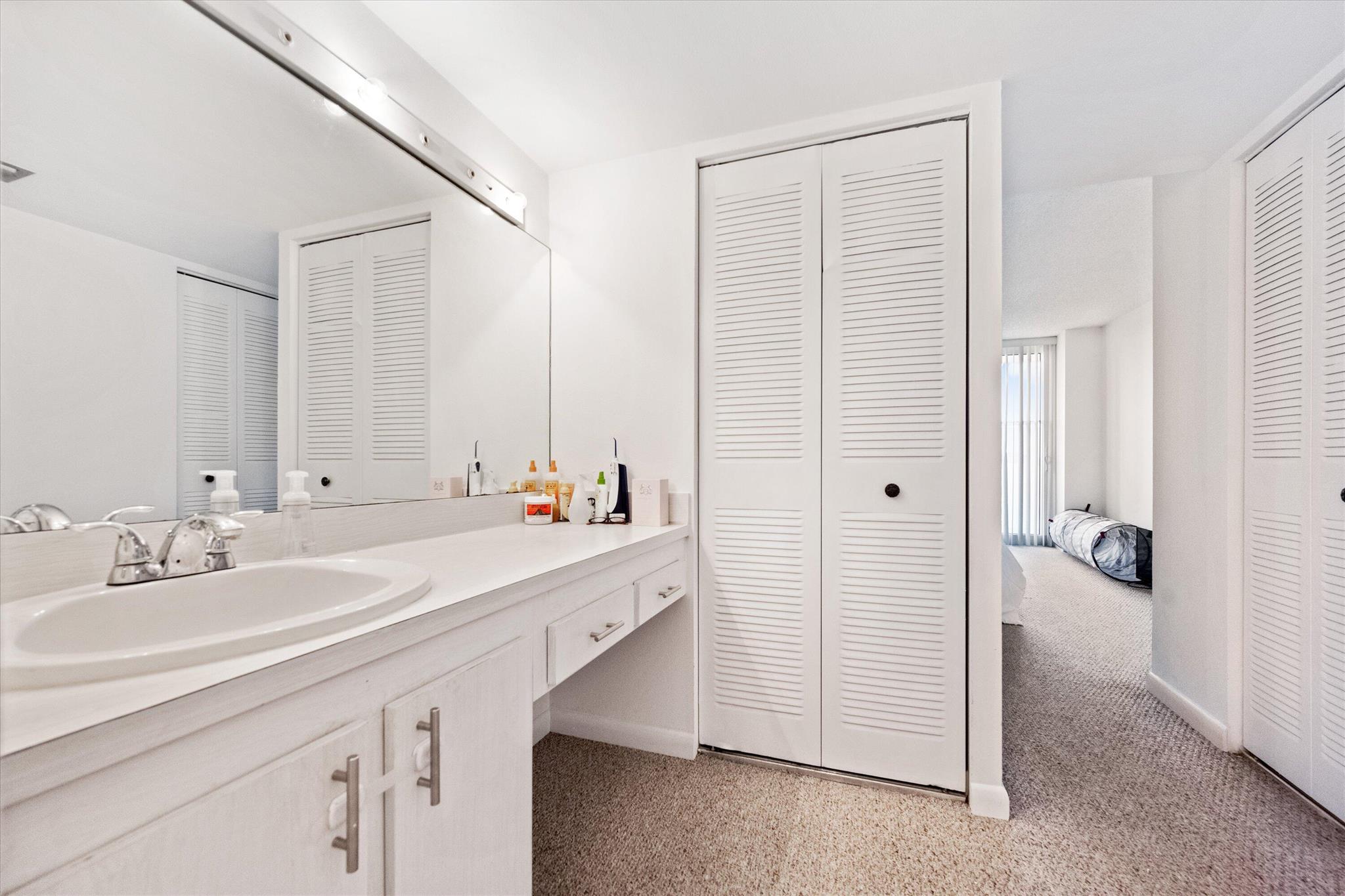 100 Bayview Drive 423