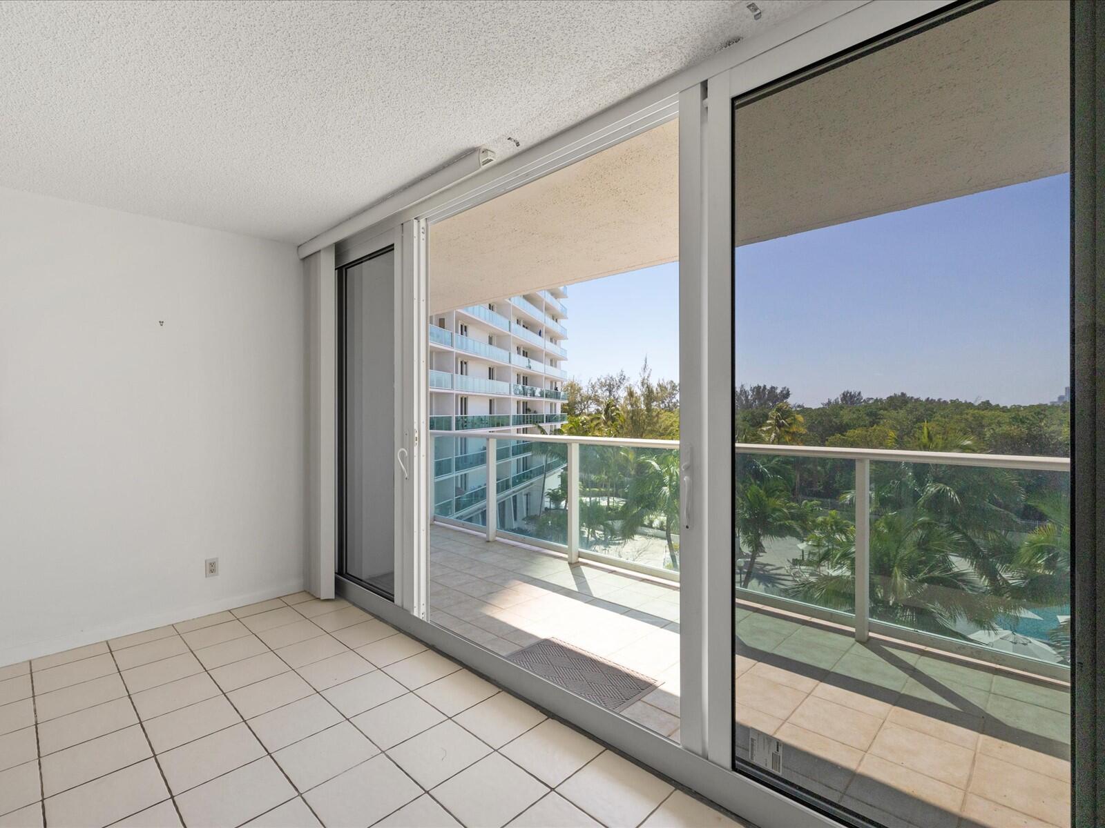 100 Bayview Drive 423
