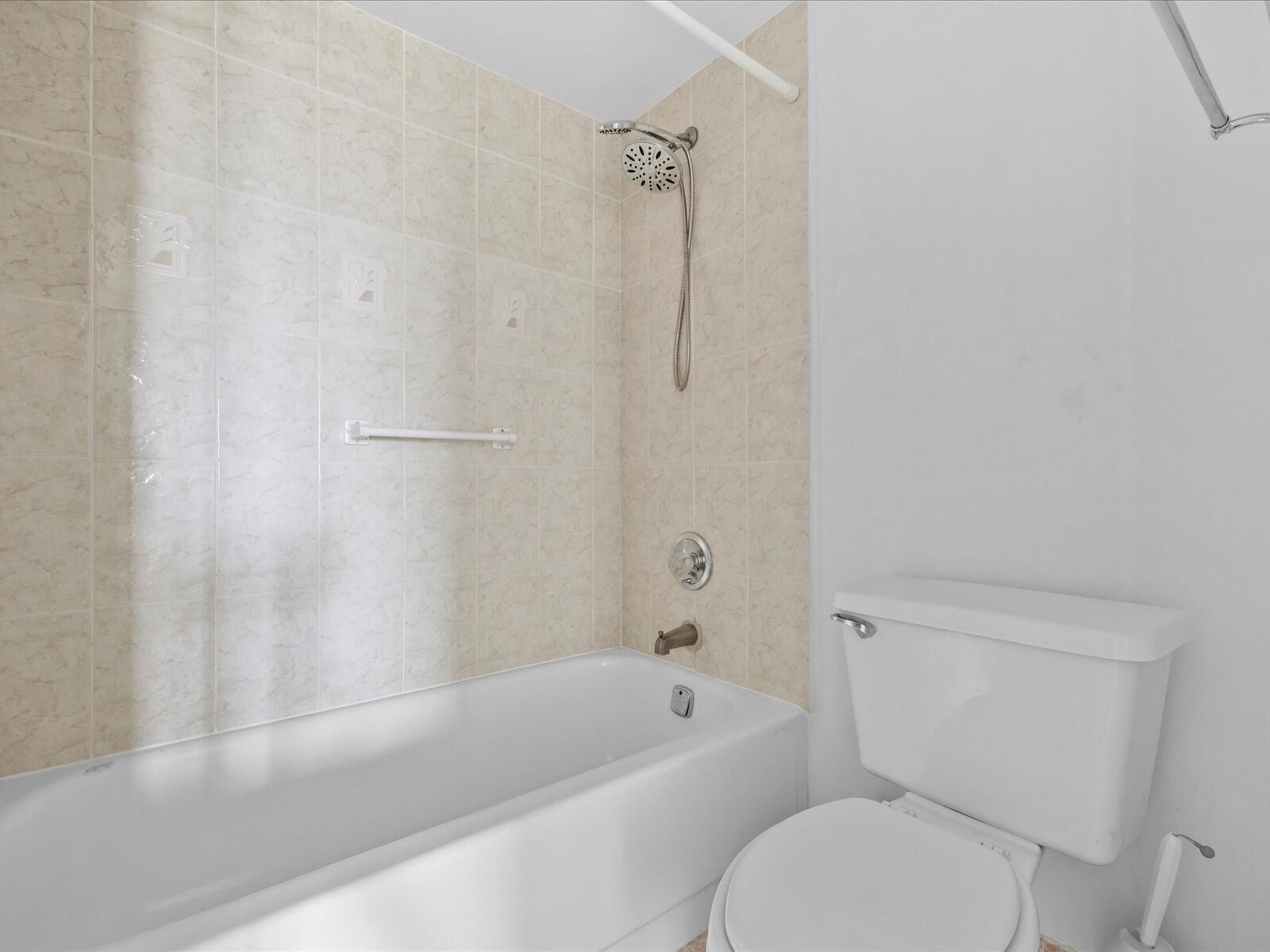 100 Bayview Drive 423