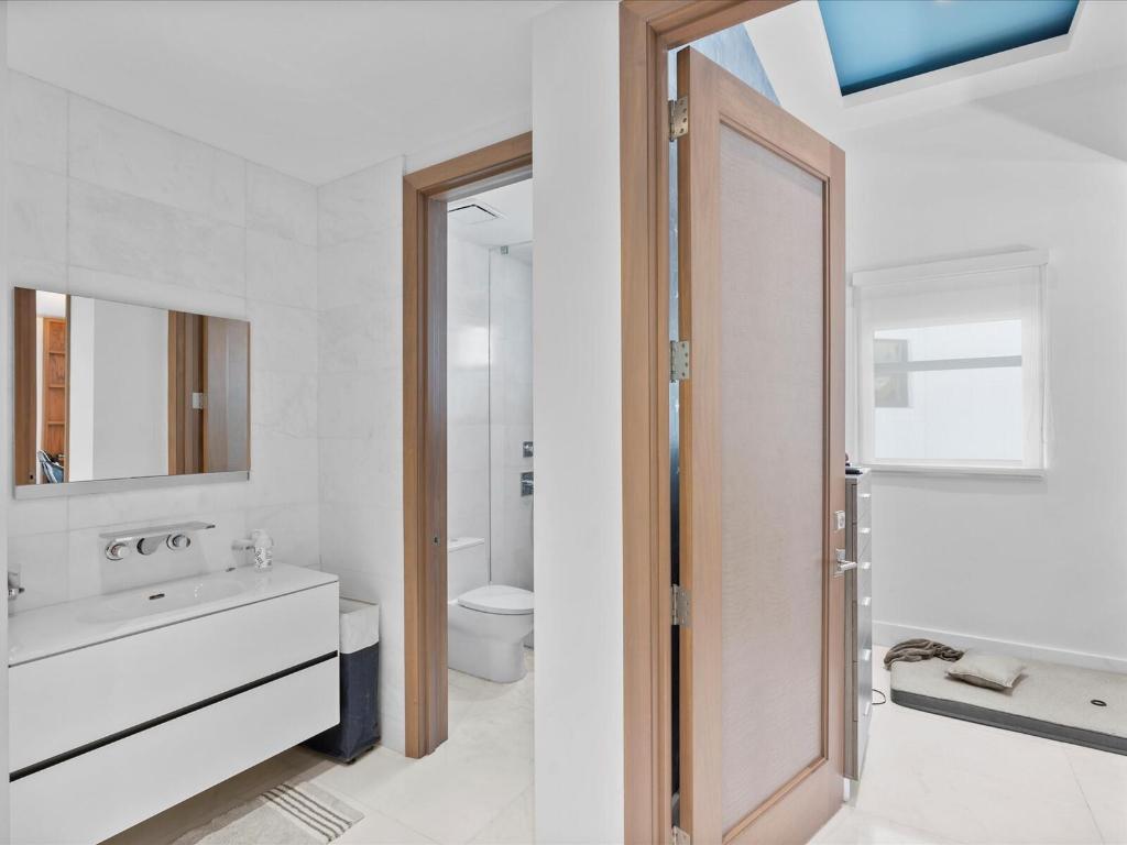 3917 S Le Jeune Road