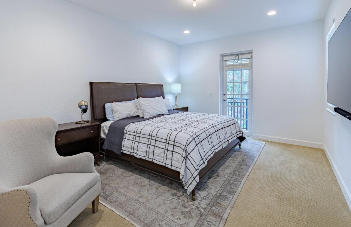 2812 Eagle Rock Circle 902