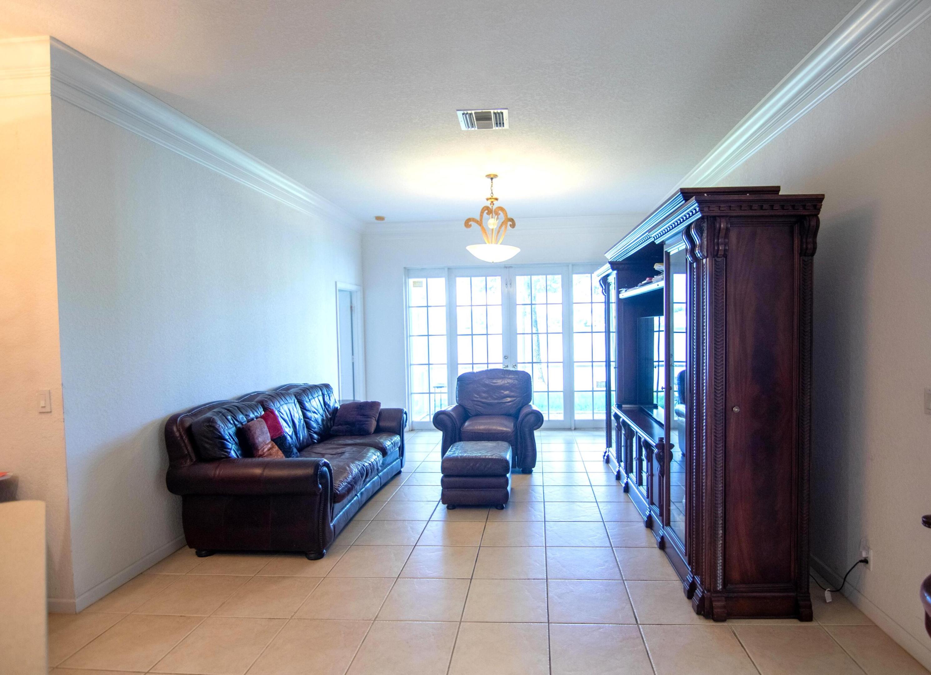 284 Berenger Walk