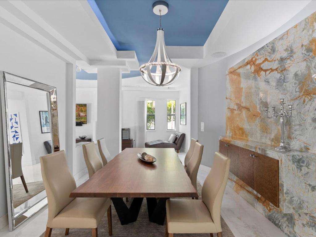 3917 S Le Jeune Road