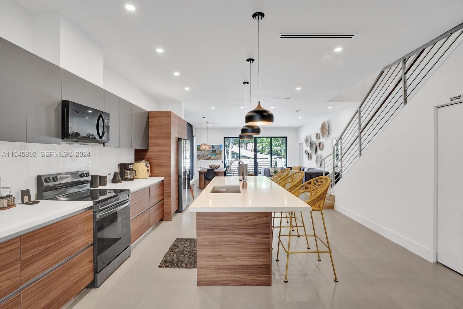 513 SW 11th Street