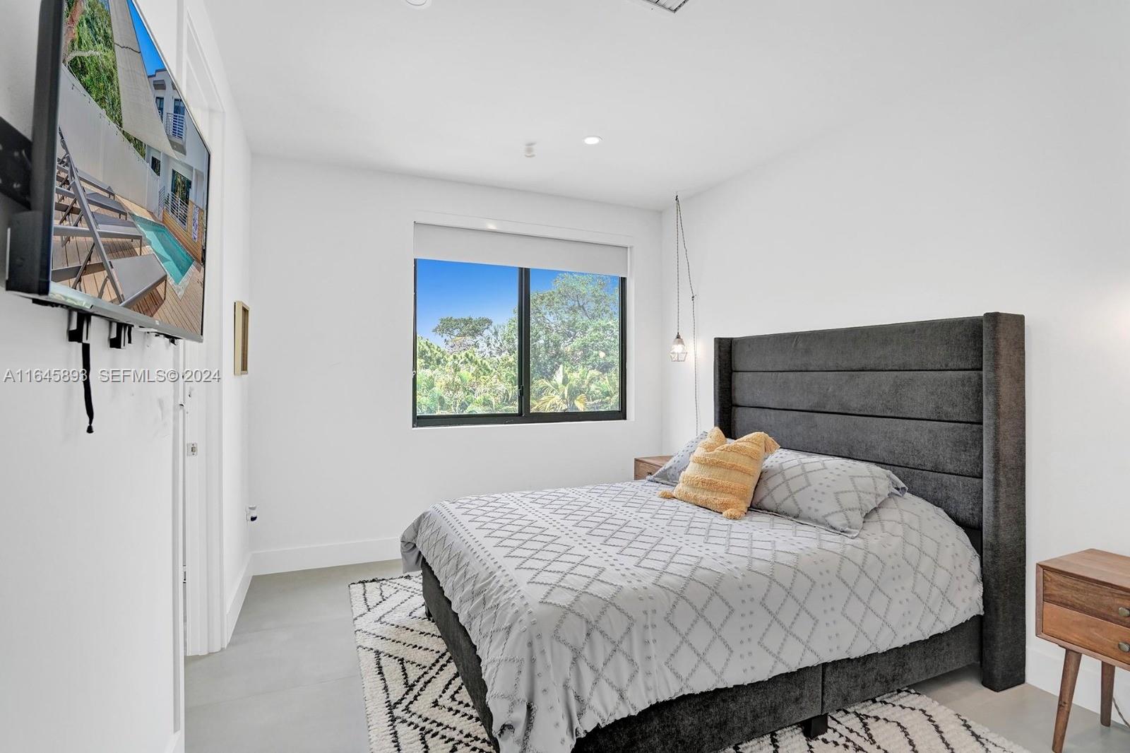 513 SW 11th Street