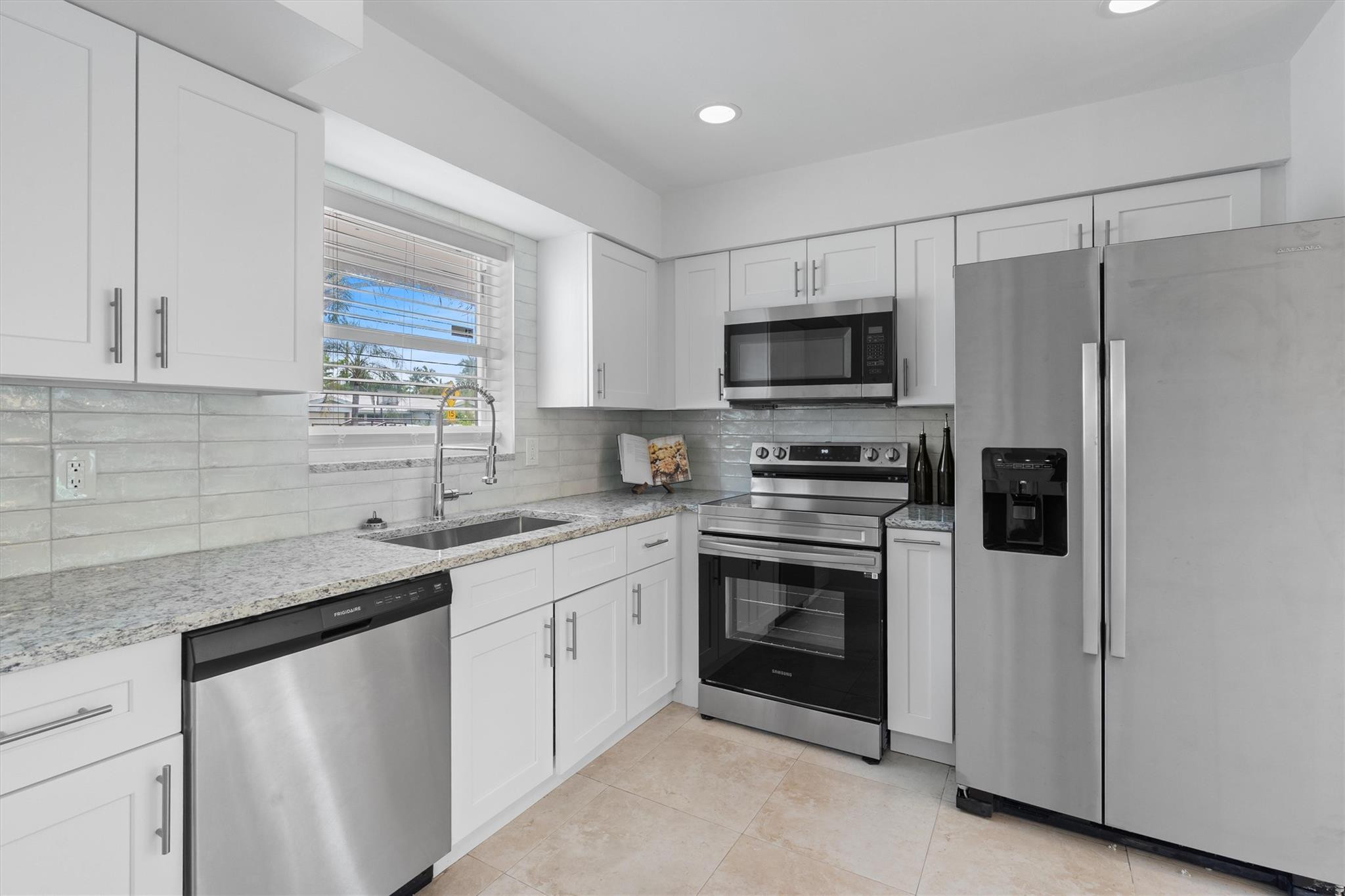 4351 NE 15th Ter
