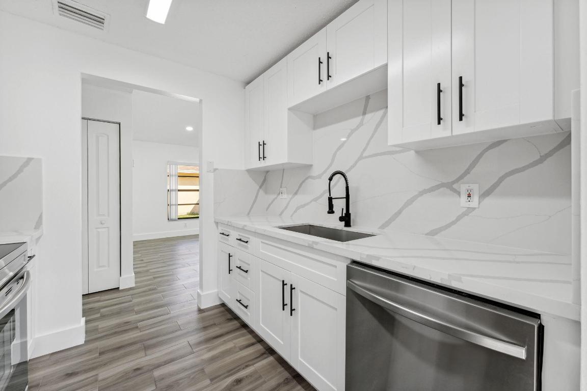 1390 Summit Run Circle