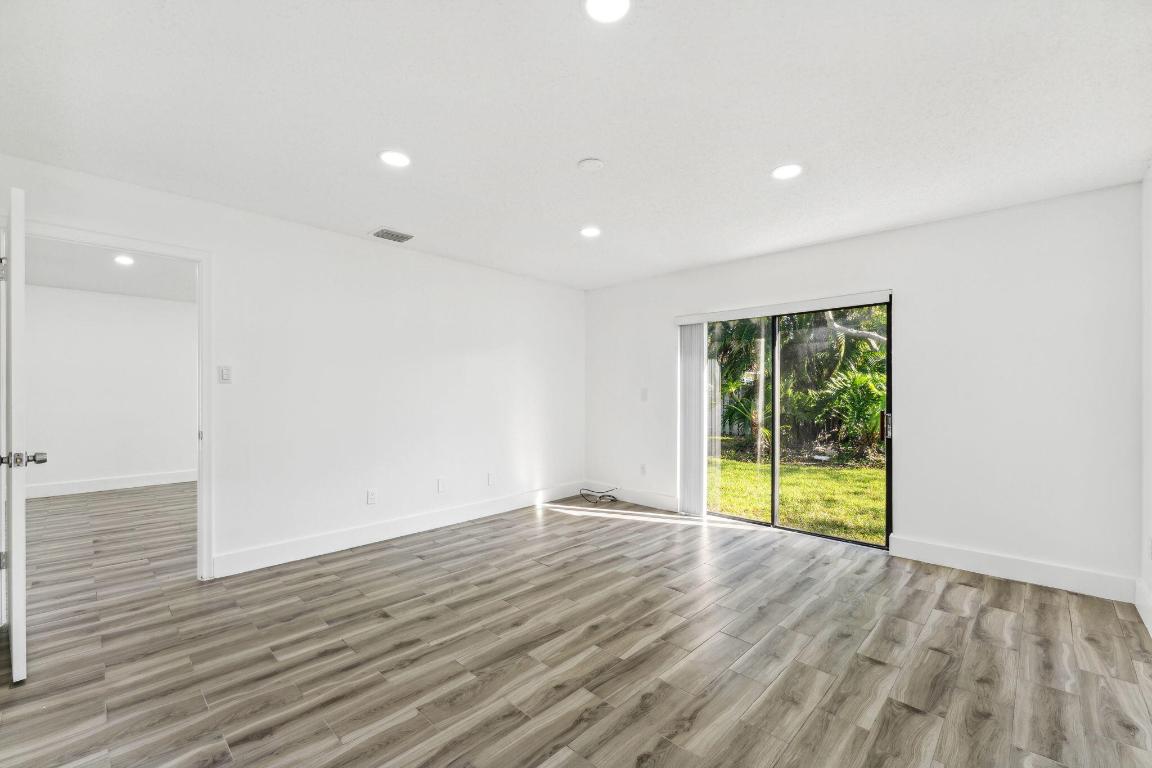 1390 Summit Run Circle