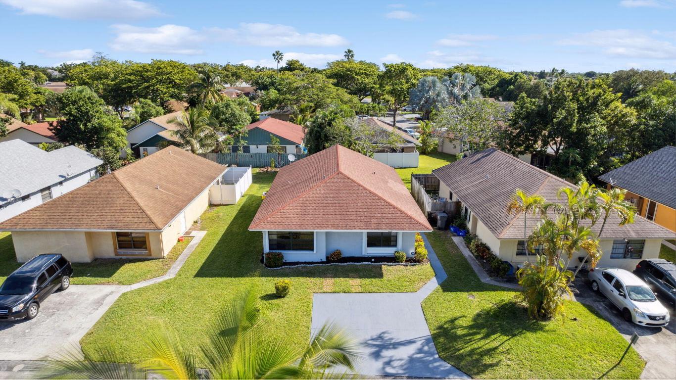 1390 Summit Run Circle