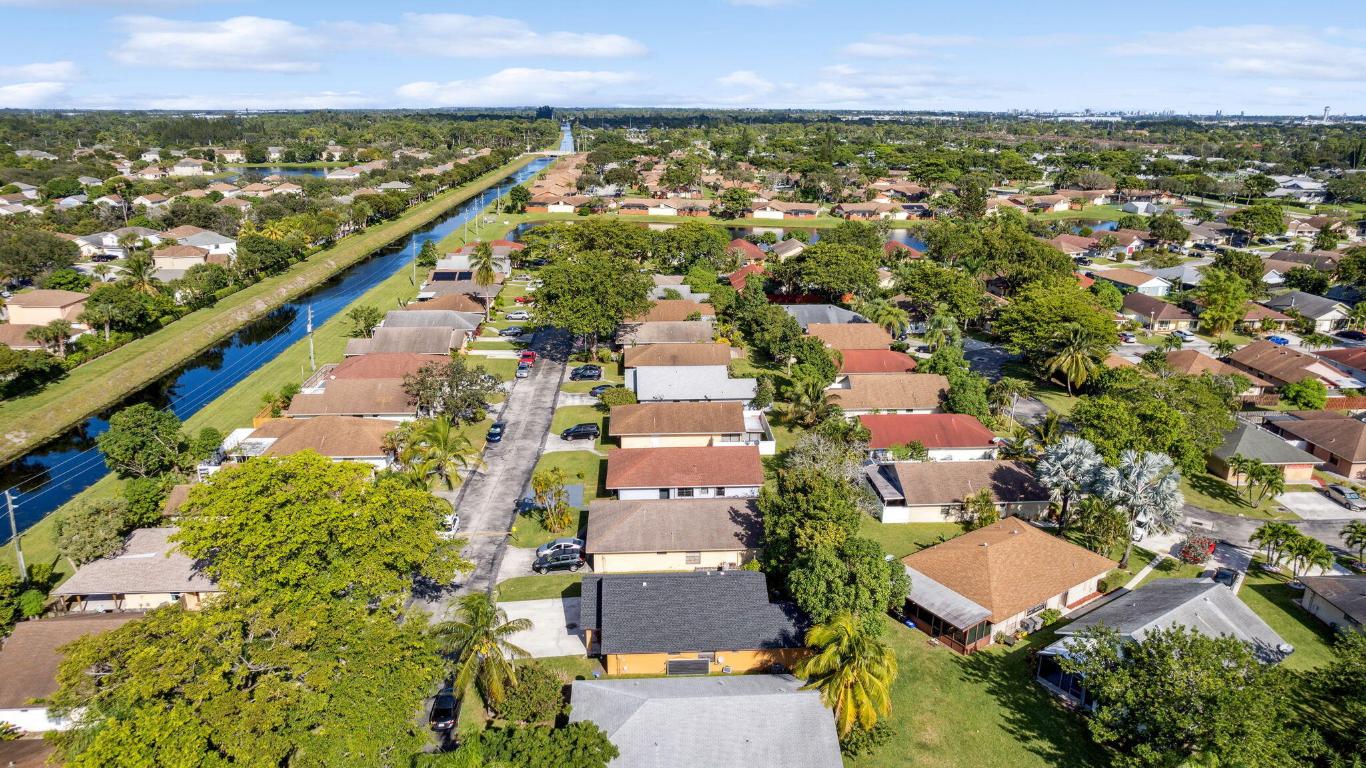 1390 Summit Run Circle