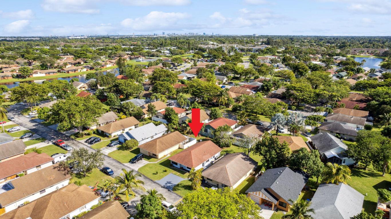 1390 Summit Run Circle