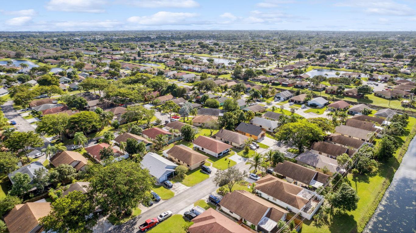 1390 Summit Run Circle