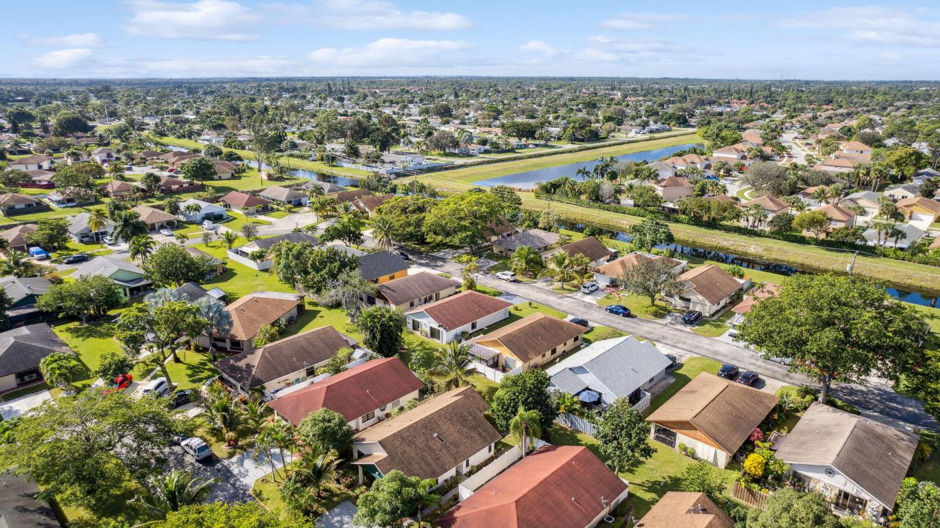 1390 Summit Run Circle