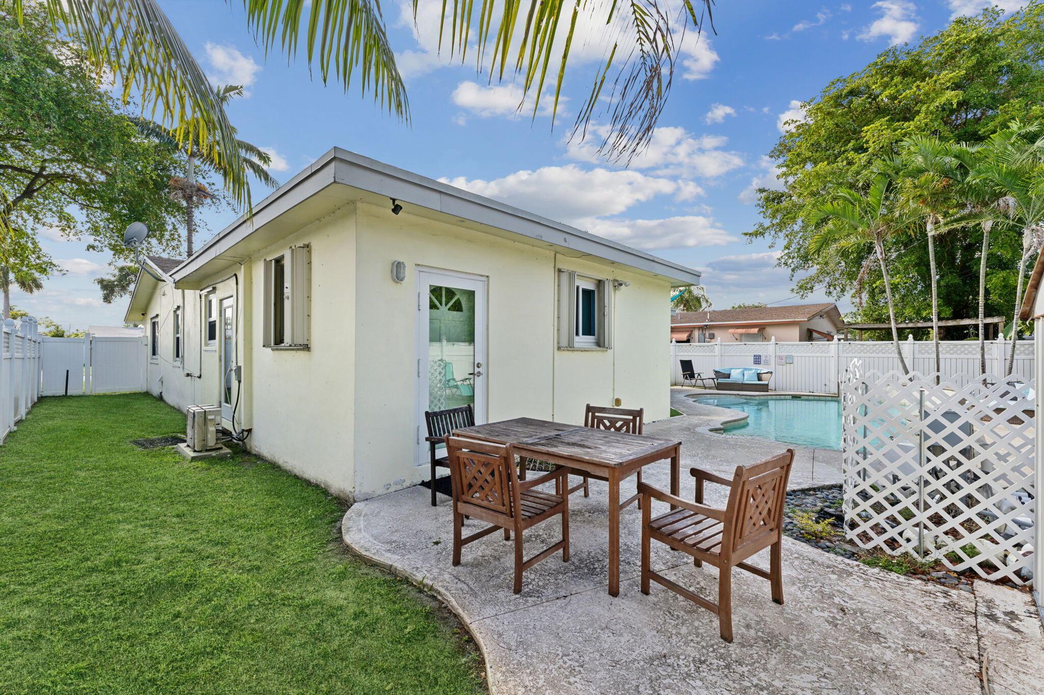 718 NW 9th Avenue
