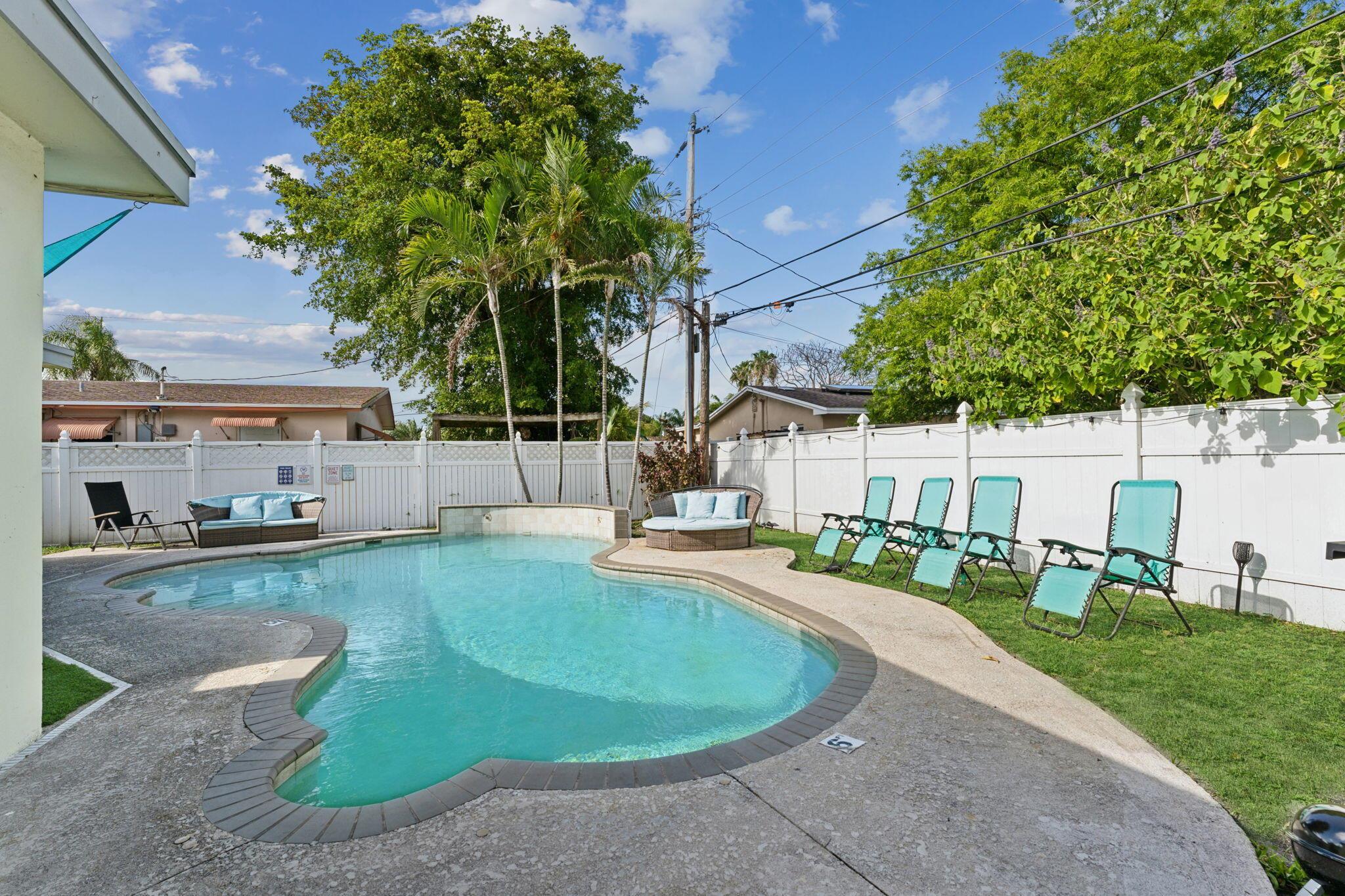 718 NW 9th Avenue
