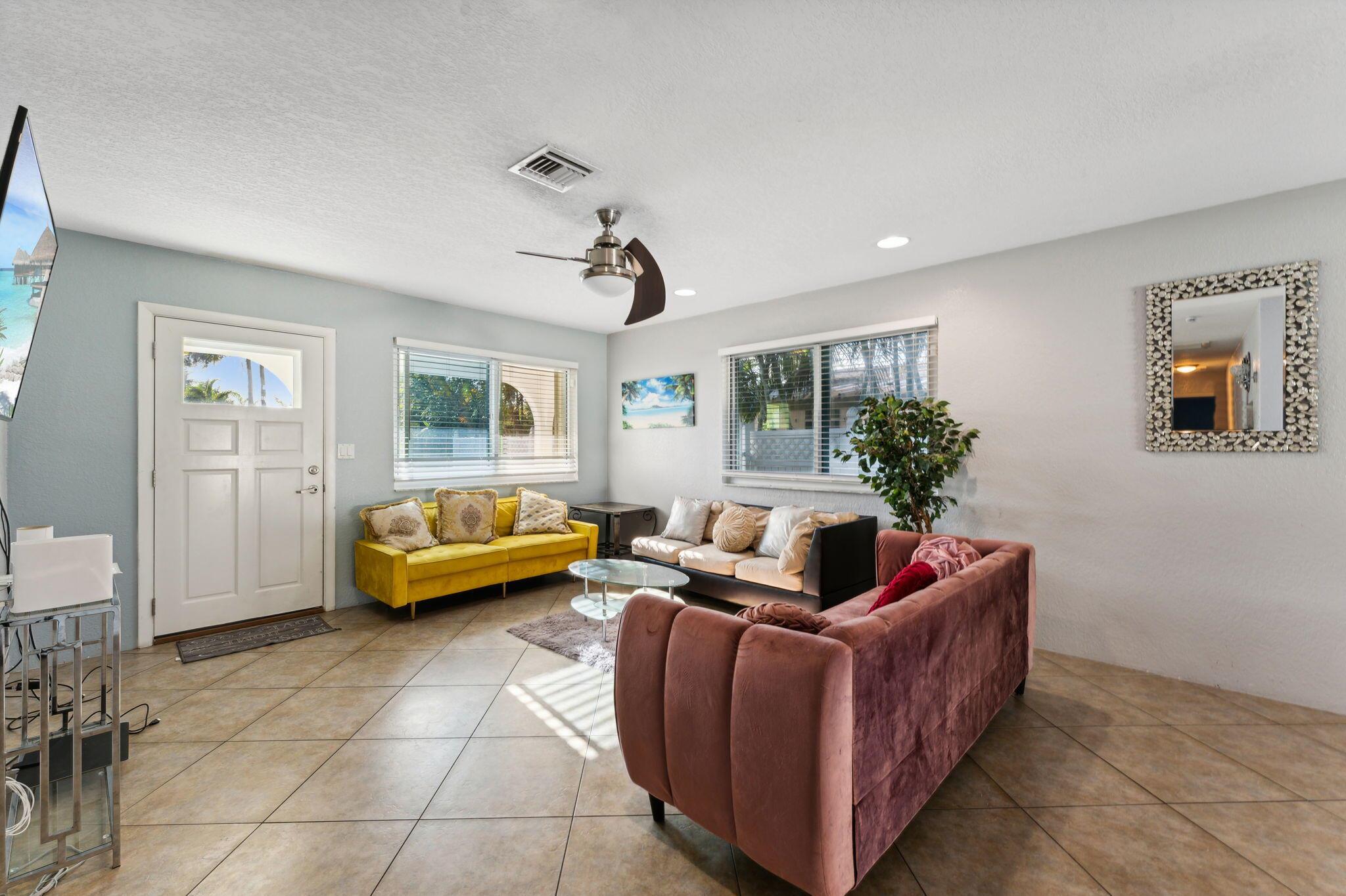 718 NW 9th Avenue