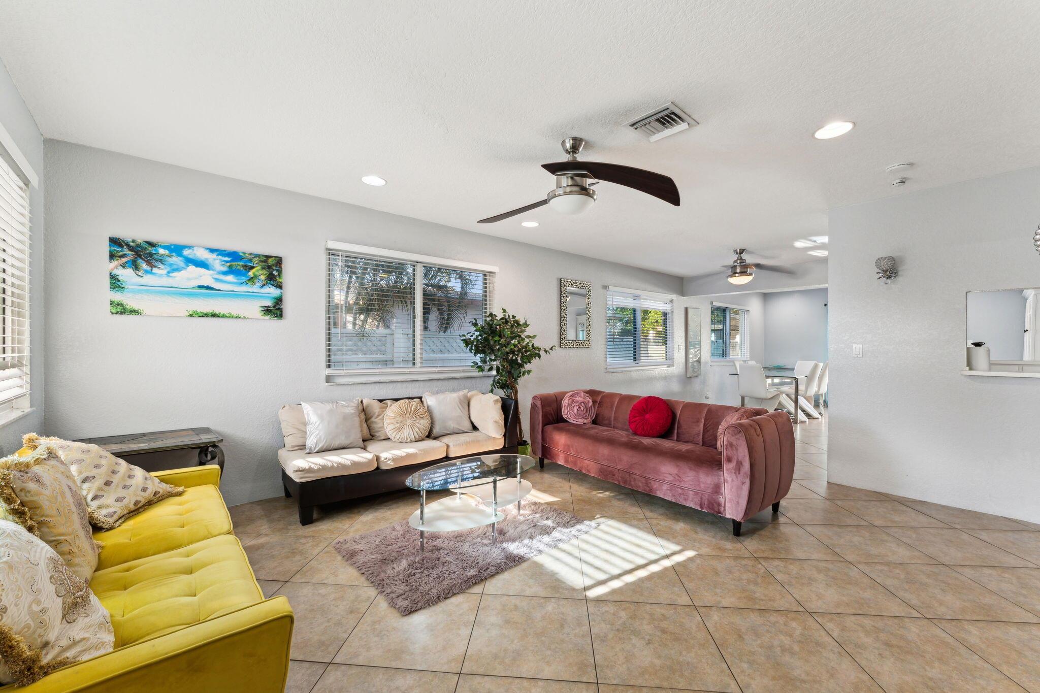 718 NW 9th Avenue