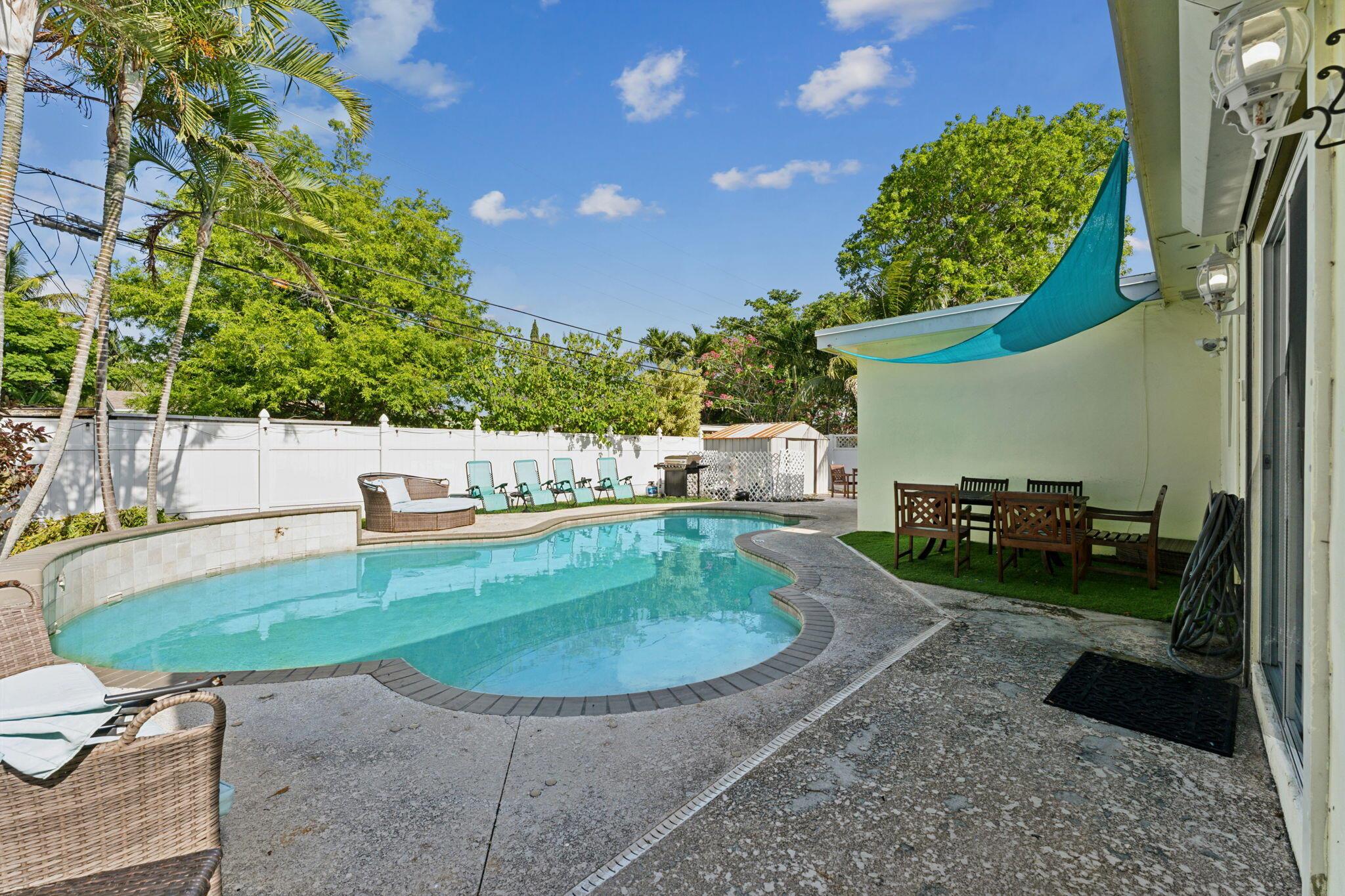 718 NW 9th Avenue