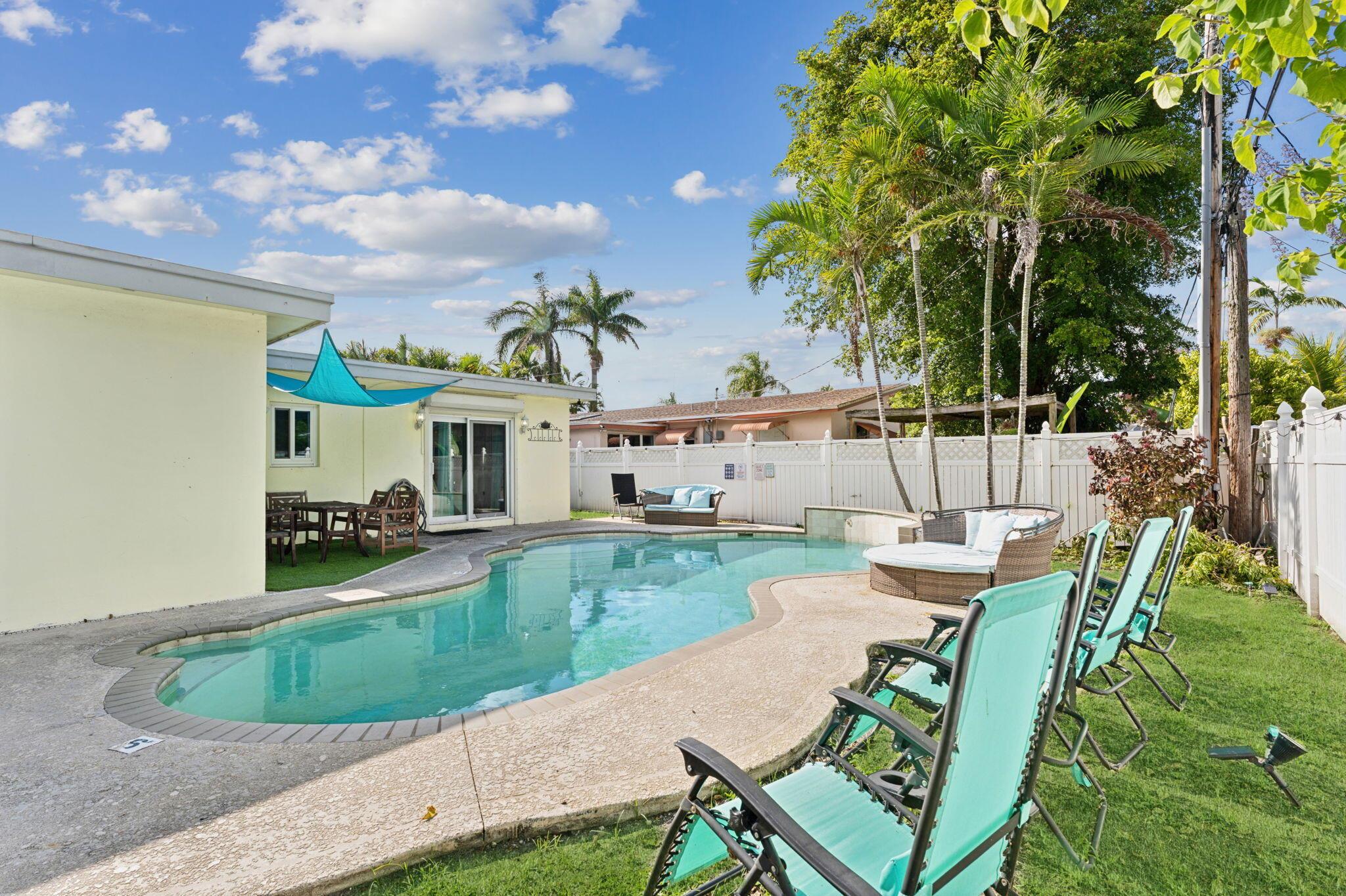 718 NW 9th Avenue