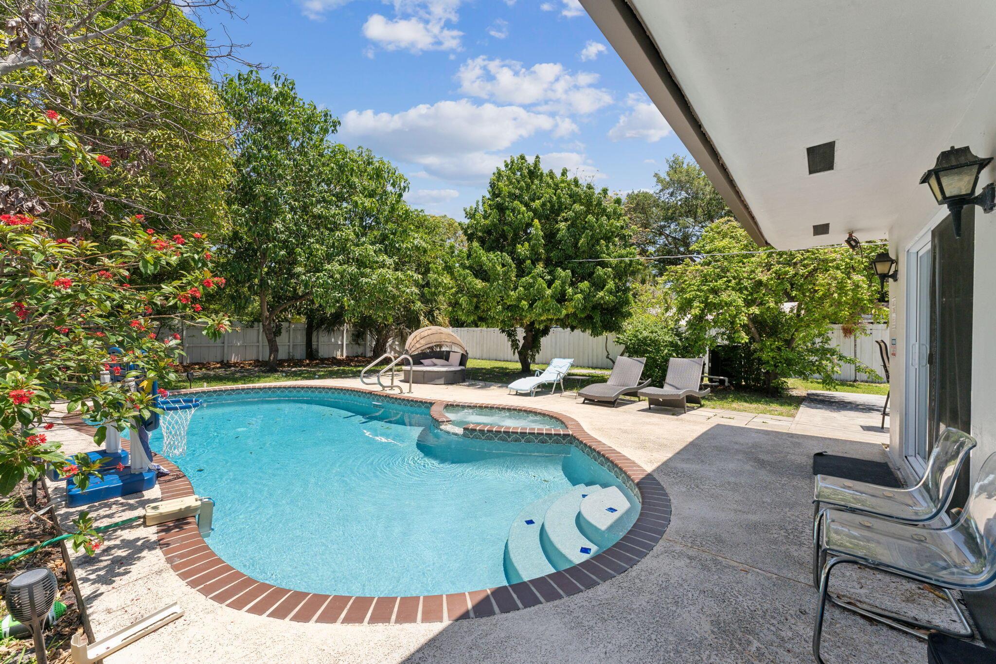 254 SW 8th Street