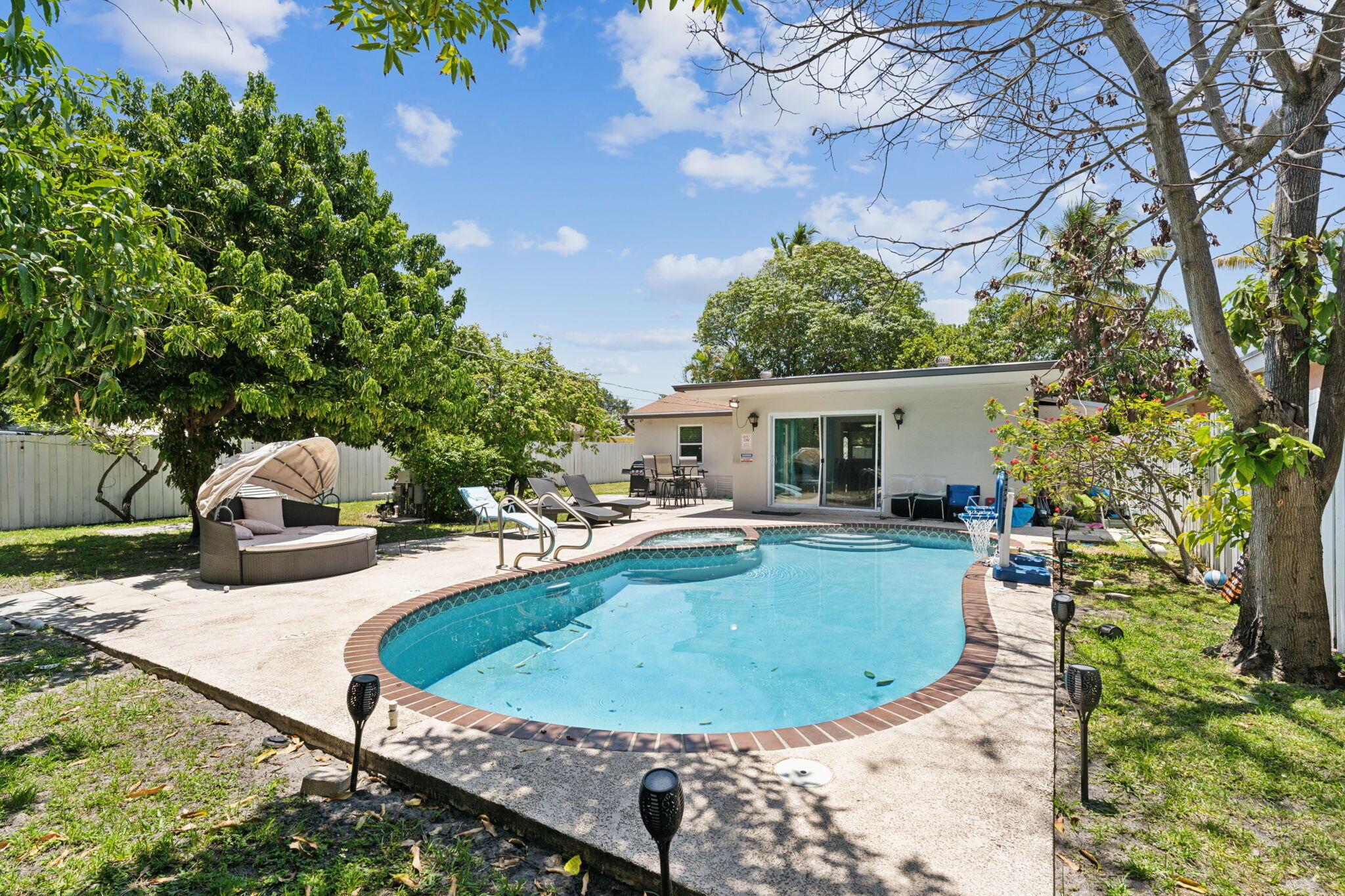 254 SW 8th Street