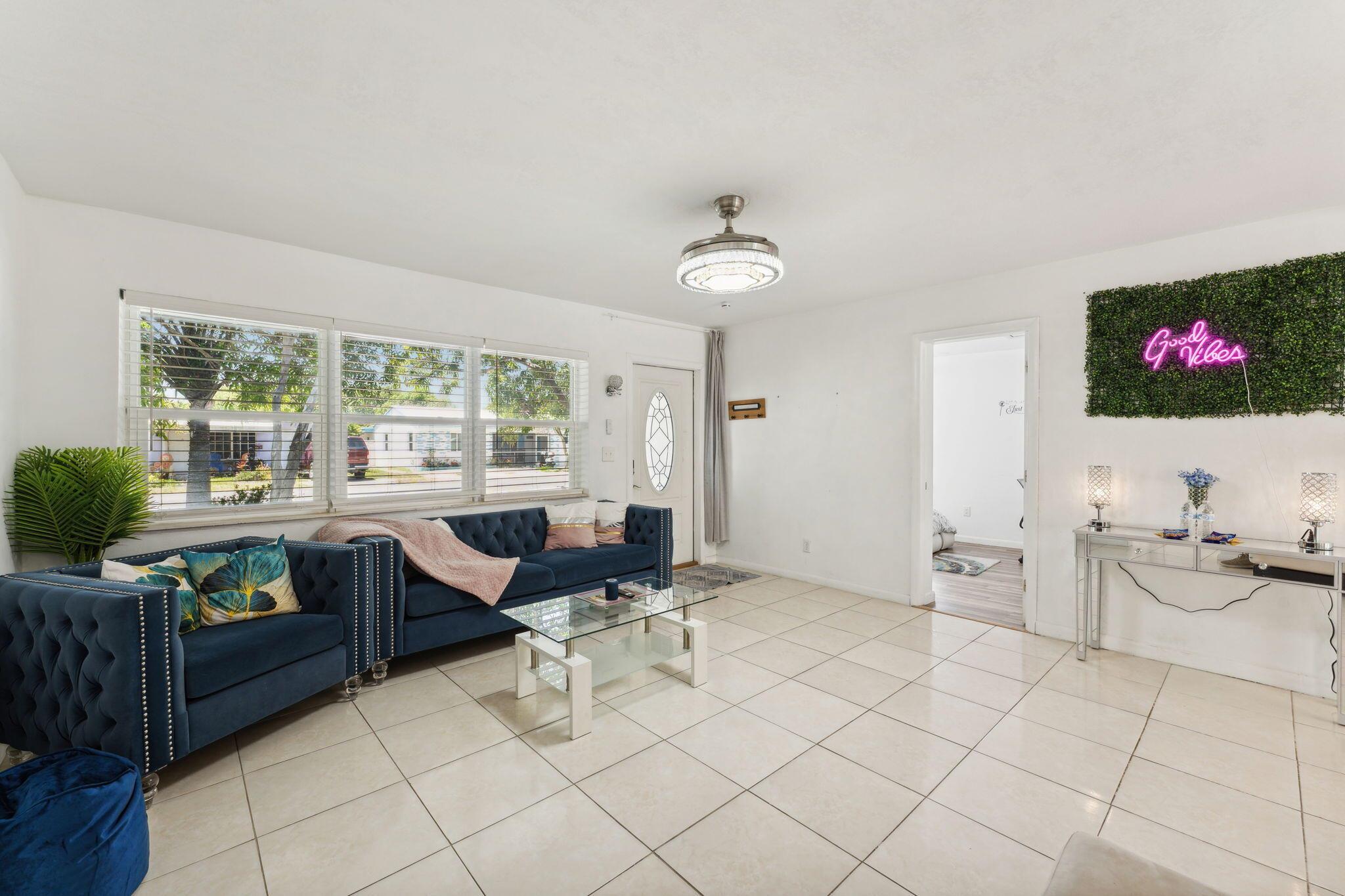 254 SW 8th Street