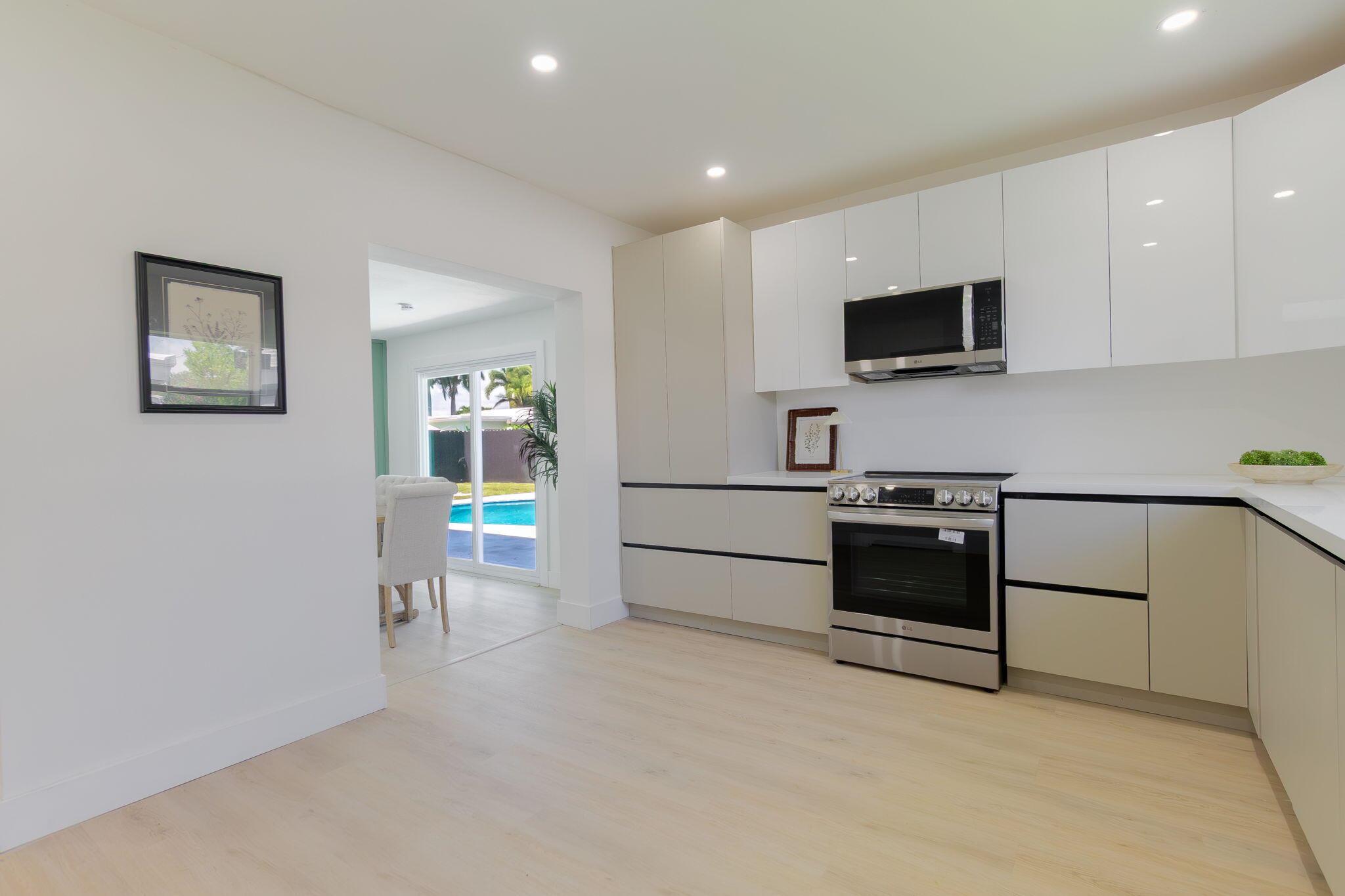 739 SE 11th Avenue