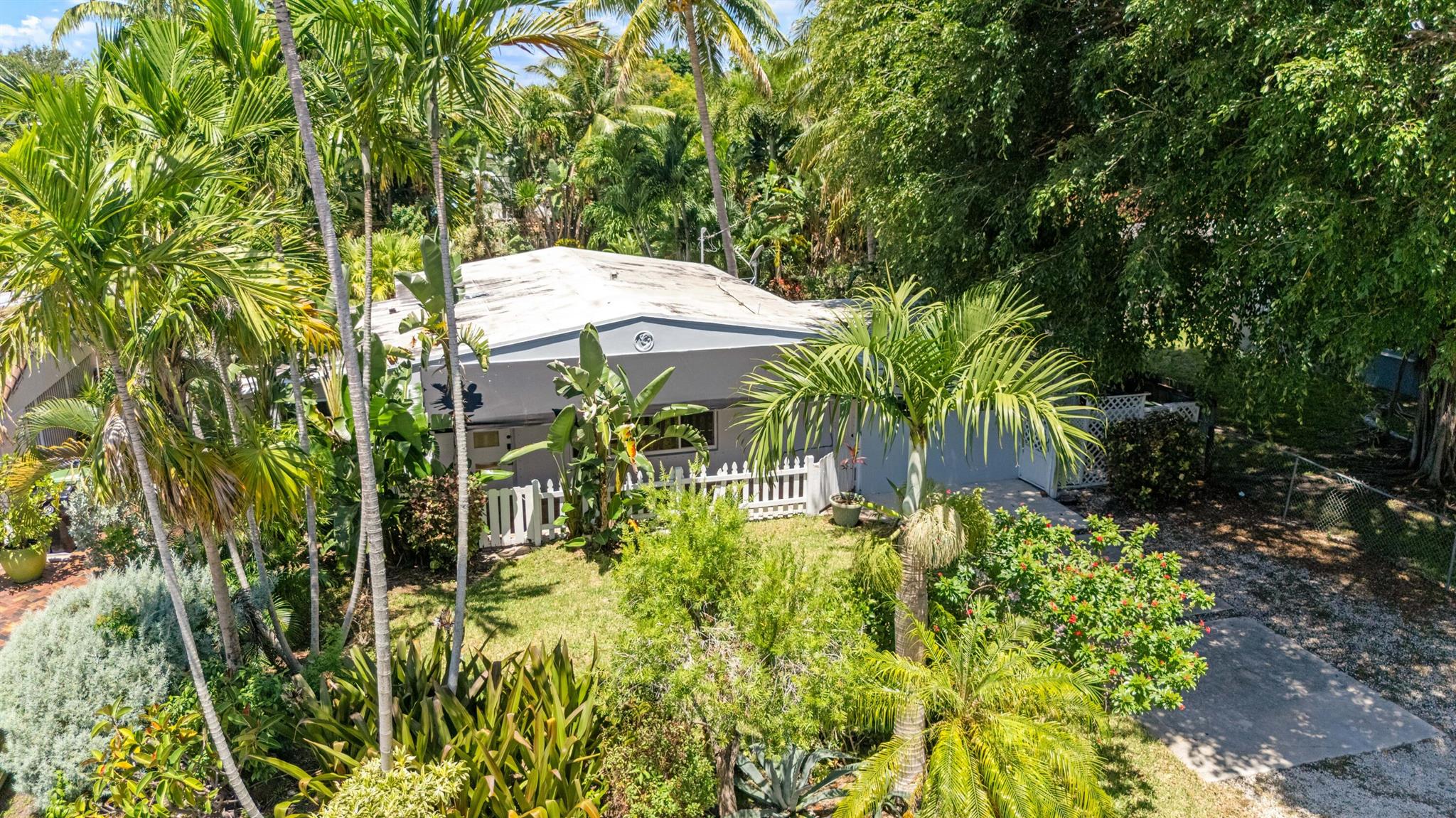 1637 N Victoria Park Road