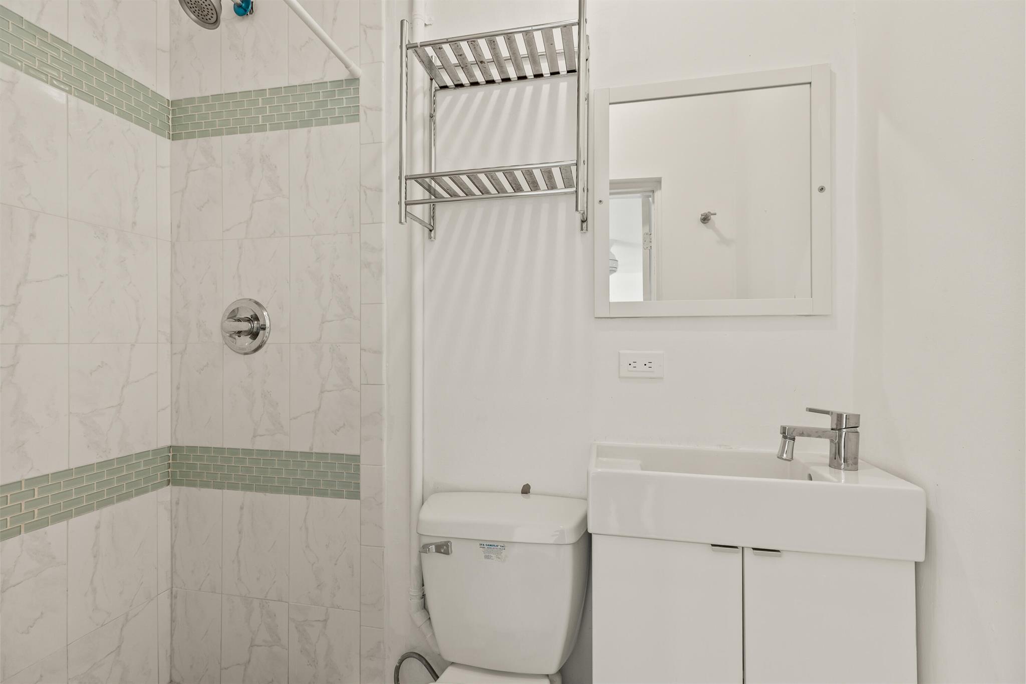 1637 N Victoria Park Road