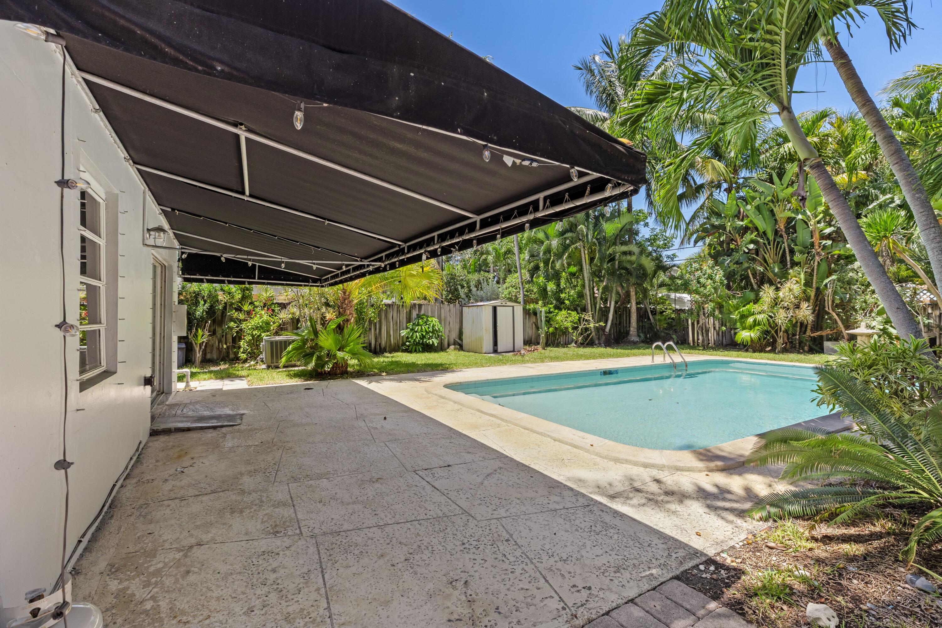 1637 N Victoria Park Road