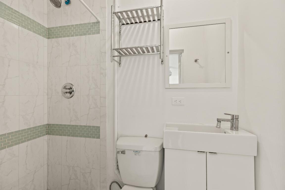 1637 N Victoria Park Road