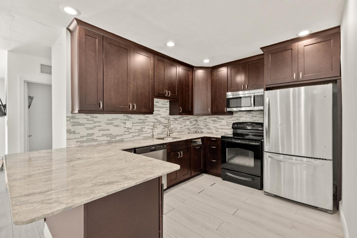 1637 N Victoria Park Road