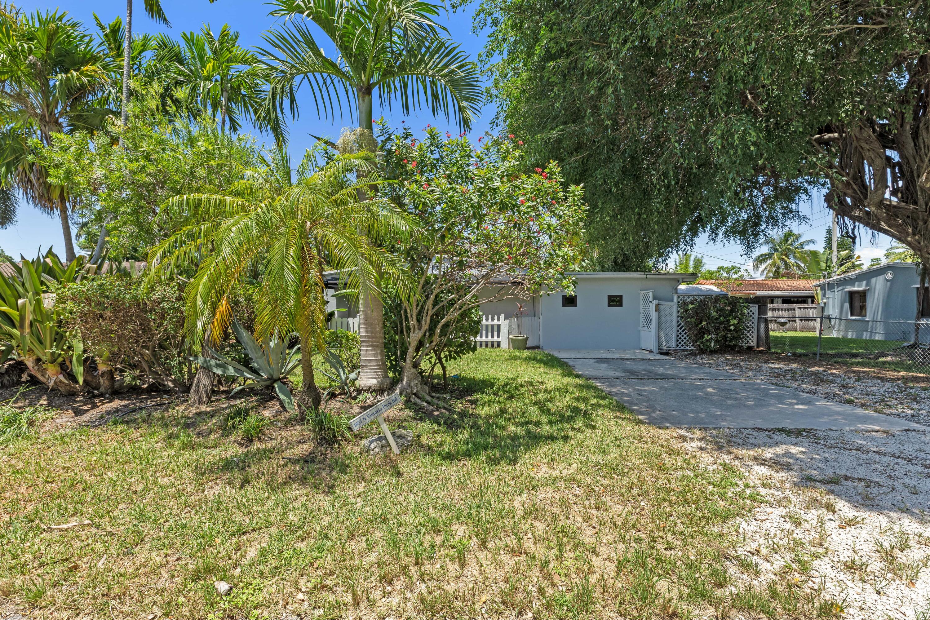 1637 N Victoria Park Road