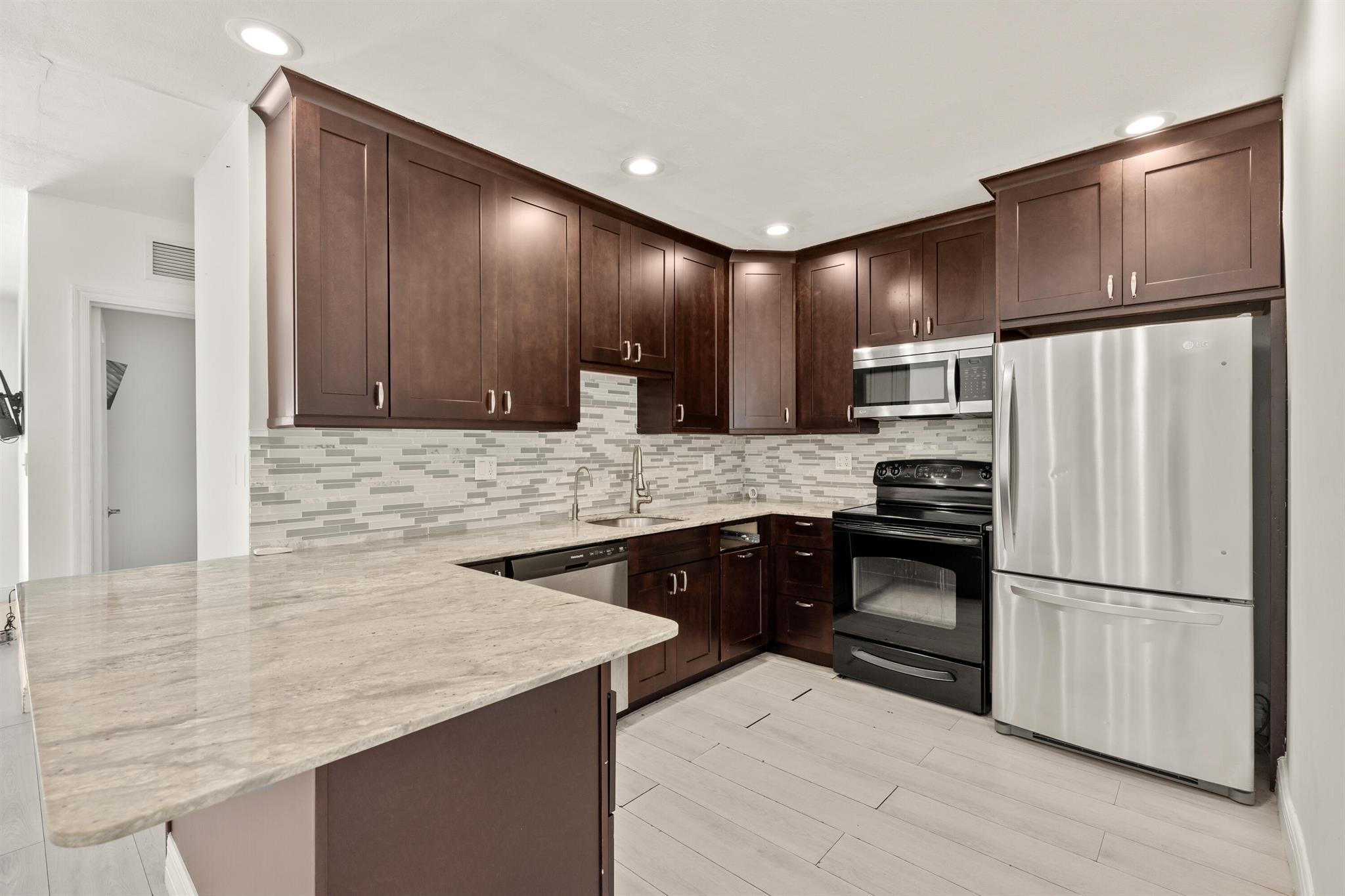 1637 N Victoria Park Road