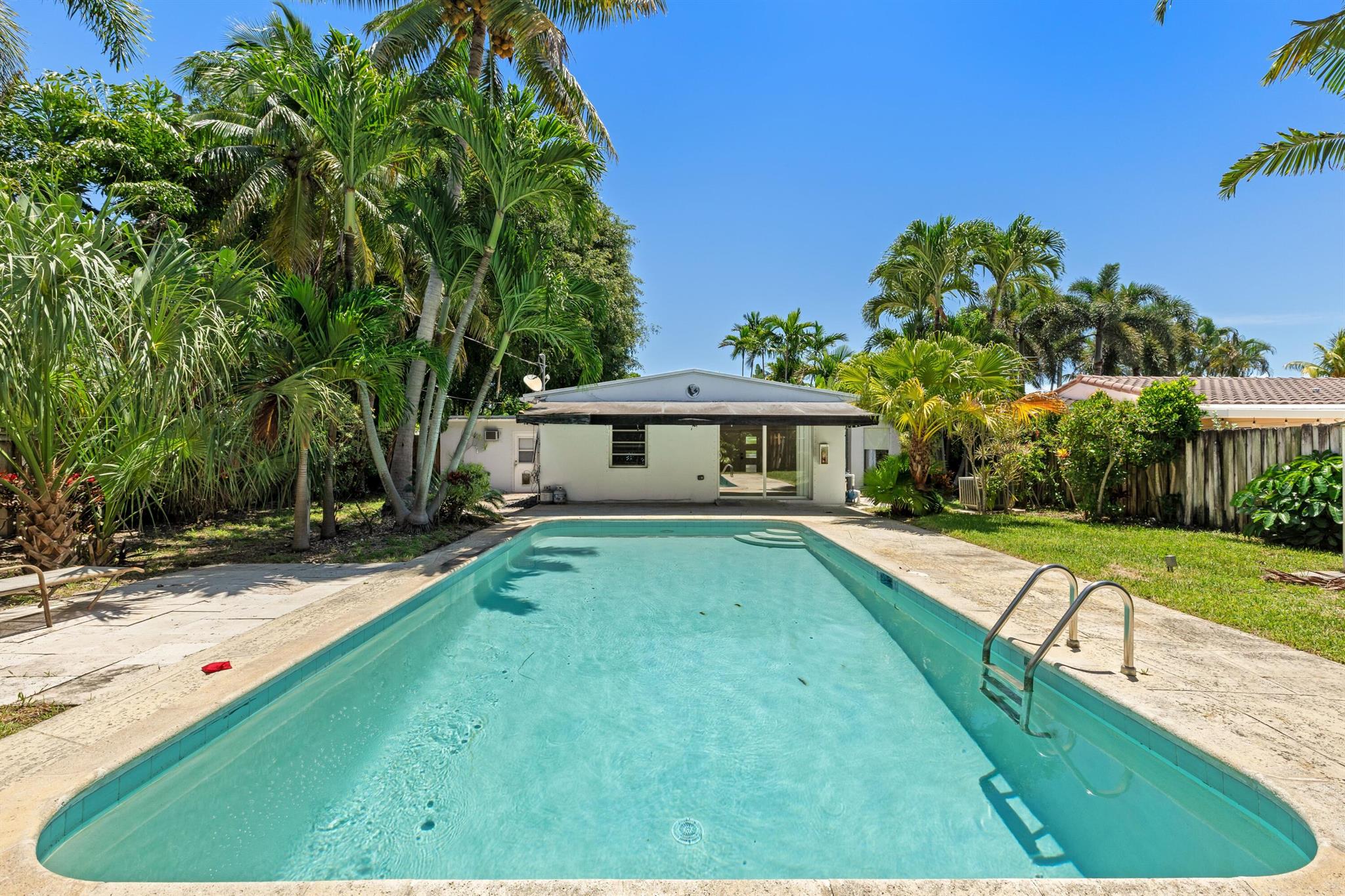 1637 N Victoria Park Road