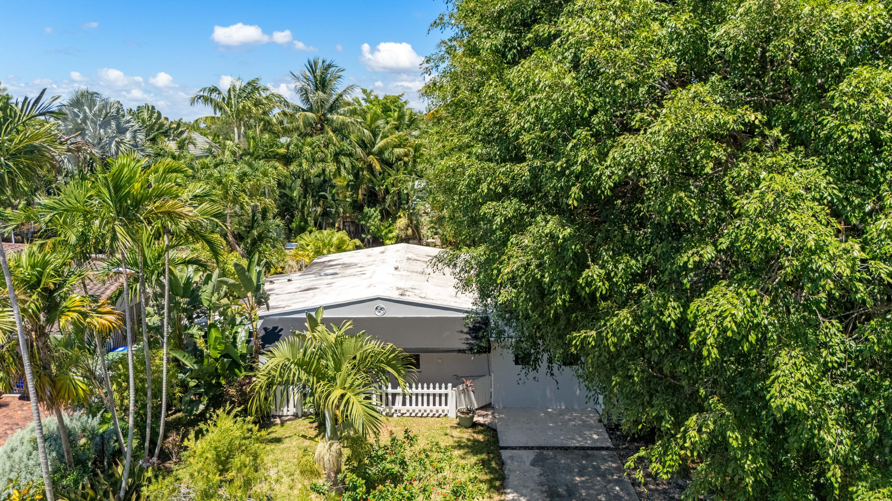 1637 N Victoria Park Road