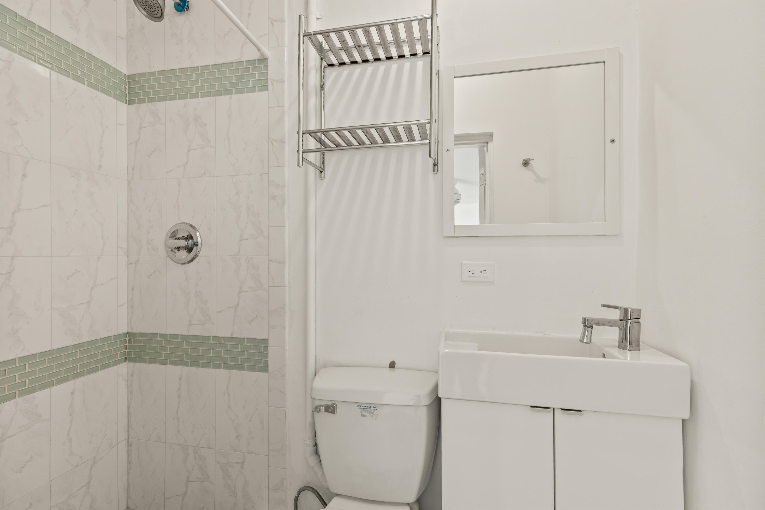 1637 N Victoria Park Road