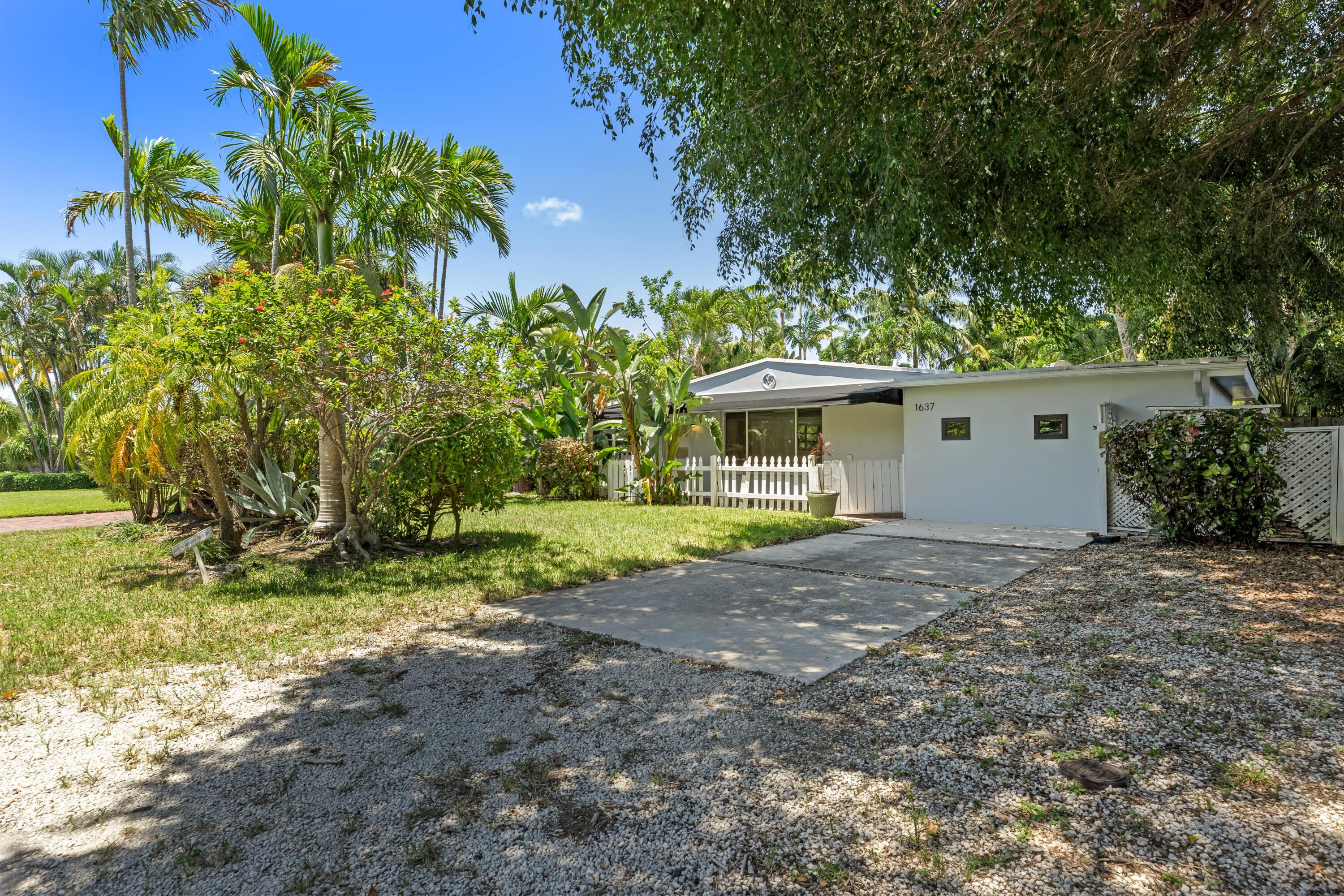 1637 N Victoria Park Road